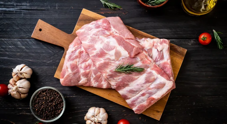 “Mitos & Fakta Kesehatan Daging Babi: Apa yang Harus Kamu Tahu Sebelum Konsumsi”