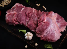 Kapan Waktu Terbaik Membeli Daging Babi Segar untuk Bisnis Kuliner