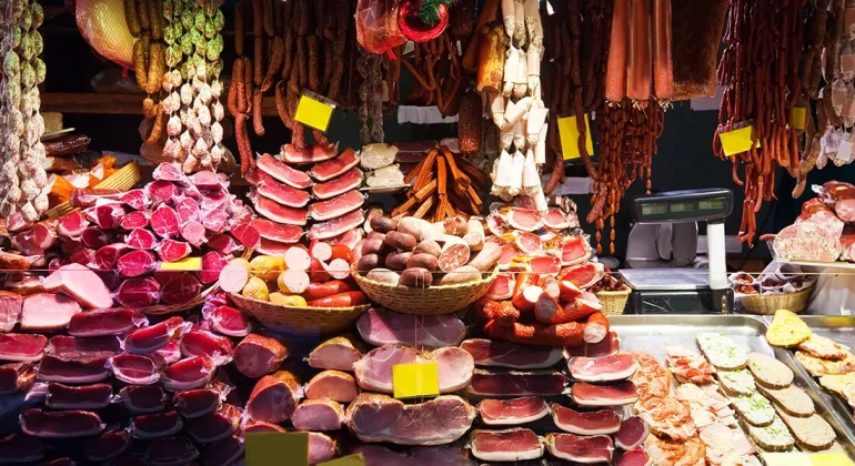 Perbandingan Harga Daging Babi: Imlek vs Natal — Kenapa Harganya Bisa Berbeda?